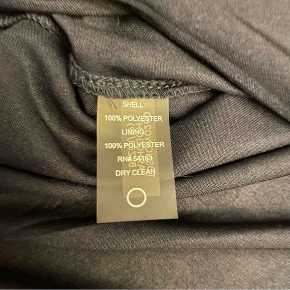 Tommy Hilfiger Short Sleeved Flowered Waterfall Dress.  Size 8 - Picture 5 of 7